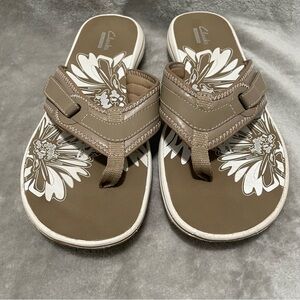 Cloudsteppers by Clark Adjustable Velcro Flipflop Sandals Women's Size 9